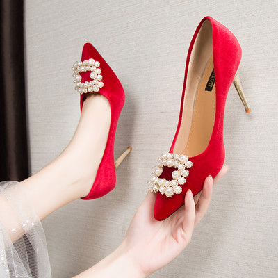 Aktualne ženske cipele na špic sa kopčom