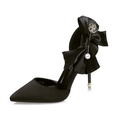 Elegantne ženske cipele s vrpcom i biserima