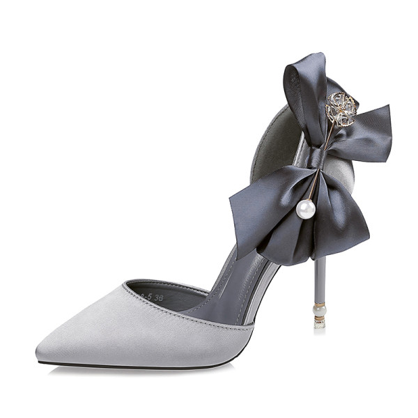 Elegantne ženske cipele s vrpcom i biserima