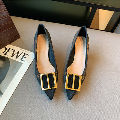 Novi model ženskih cipela na špic sa kopčom