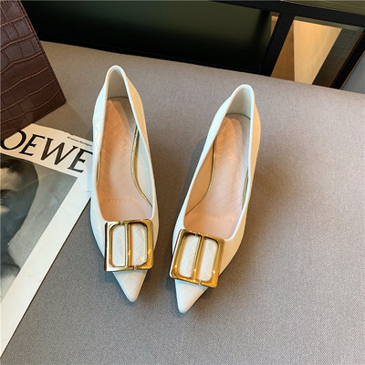 Novi model ženskih cipela na špic sa kopčom