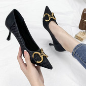 Moderni ženski model cipela na špic s metalnim ukrasom