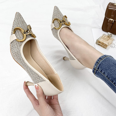 Moderni ženski model cipela na špic s metalnim ukrasom