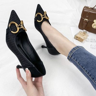 Moderni ženski model cipela na špic s metalnim ukrasom