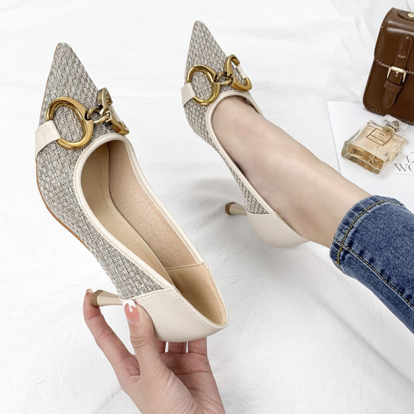 Moderni ženski model cipela na špic s metalnim ukrasom