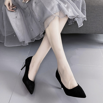 Ženske crne cipele s perom