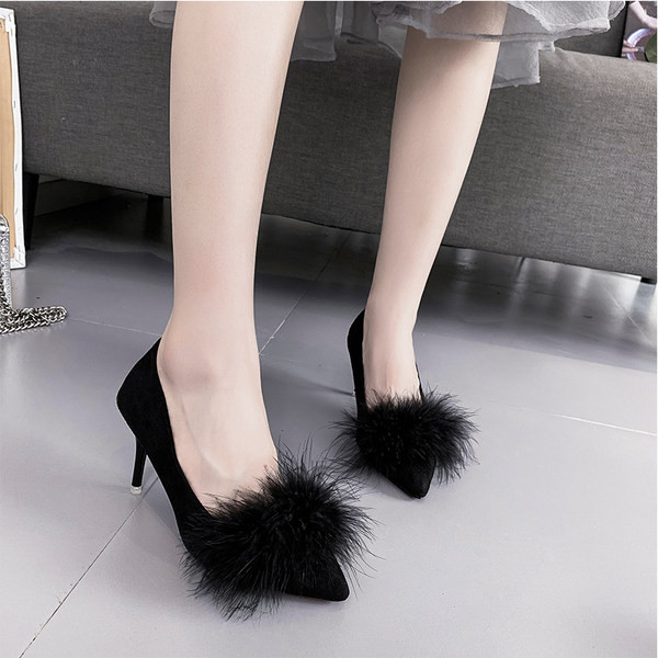 Ženske crne cipele s perom