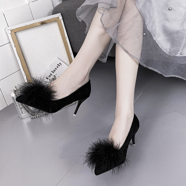 Ženske crne cipele s perom