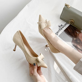 Ženske cipele s trakom i niskom petom u bež i crnoj boji