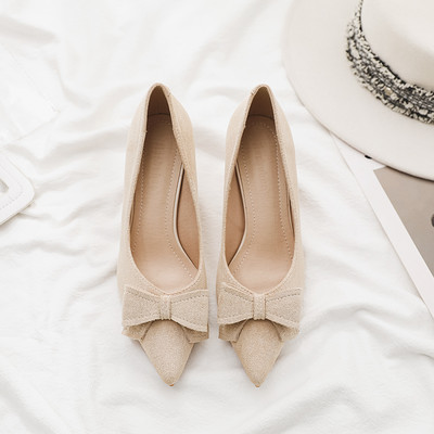 Ženske cipele s trakom i niskom petom u bež i crnoj boji