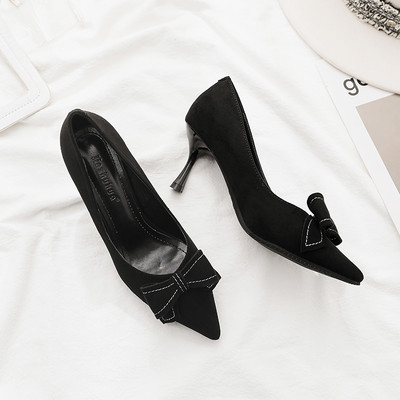 Ženske cipele s trakom i niskom petom u bež i crnoj boji