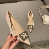 Moderne ženske cipele s kamenčićima i visokom petom od 4 cm