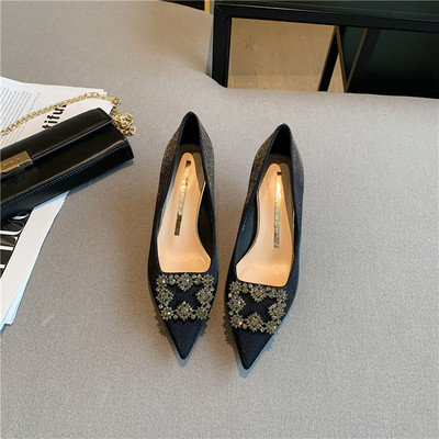 Moderne ženske cipele s kamenčićima i visokom petom od 4 cm