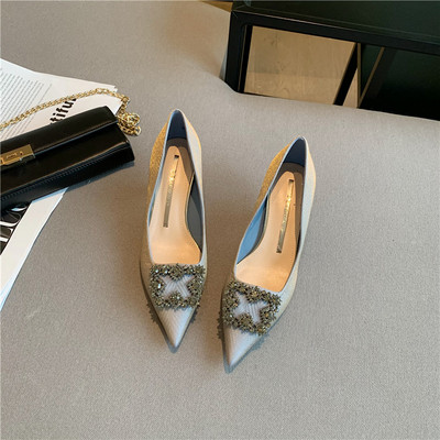 Moderne ženske cipele s kamenčićima i visokom petom od 4 cm