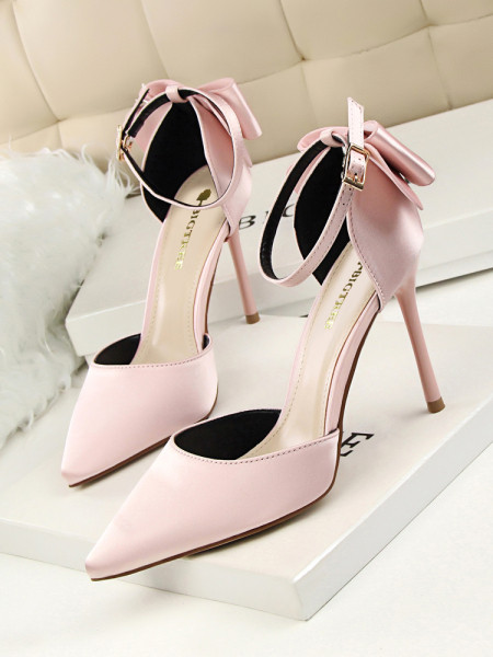 Elegantne ženske cipele s remenčićima i vrpcom