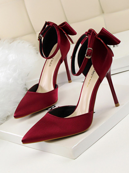 Elegantne ženske cipele s remenčićima i vrpcom