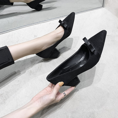 Ženske cipele od brušene kože s trakom i petom u bež i crnoj boji