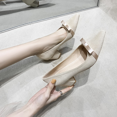 Ženske cipele od brušene kože s trakom i petom u bež i crnoj boji