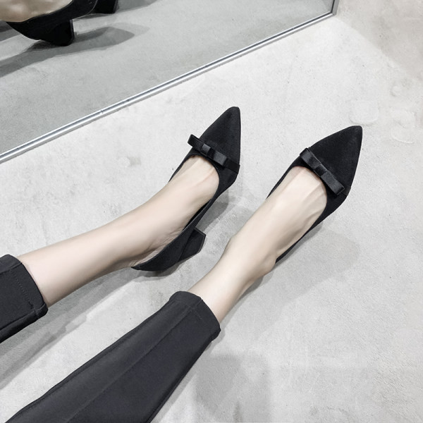 Ženske cipele od brušene kože s trakom i petom u bež i crnoj boji