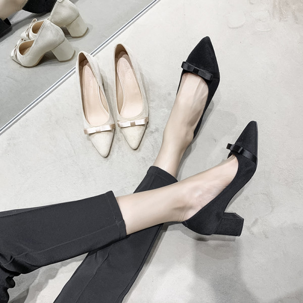 Ženske cipele od brušene kože s trakom i petom u bež i crnoj boji