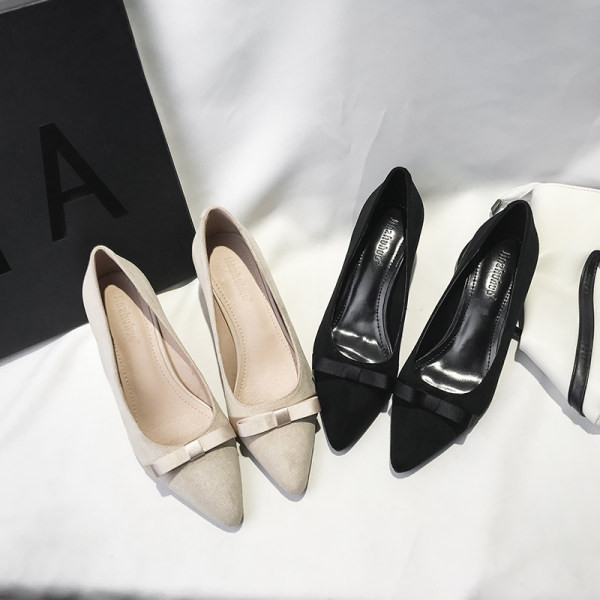 Ženske cipele od brušene kože s trakom i petom u bež i crnoj boji