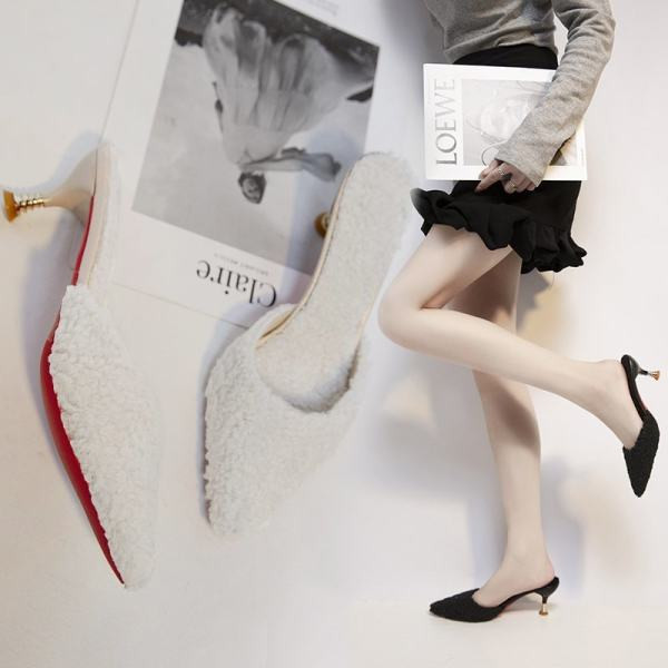 Ženske moderne cipele model na špic s perom