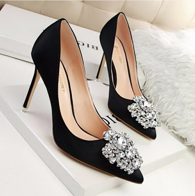 Elegantne ženske cipele s kamenčićima i petom od 10 cm