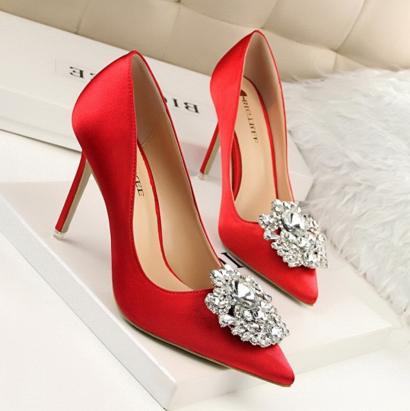 Elegantne ženske cipele s kamenčićima i petom od 10 cm