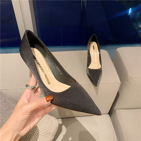 Novi model ženskih cipela na špic sa petom visine 7 cm