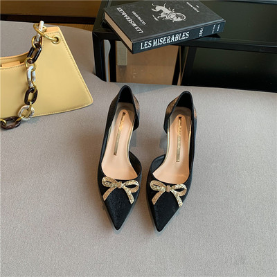 Ženske cipele s trakom - model na špic