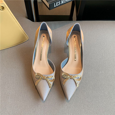 Ženske cipele s trakom - model na špic