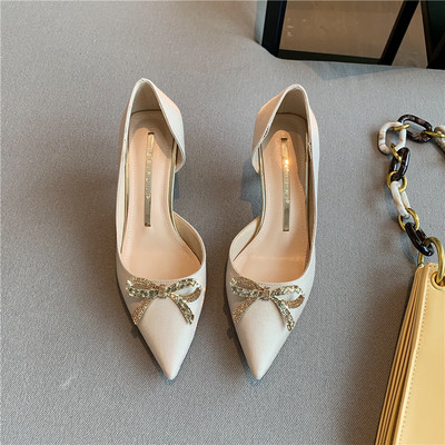 Ženske cipele s trakom - model na špic