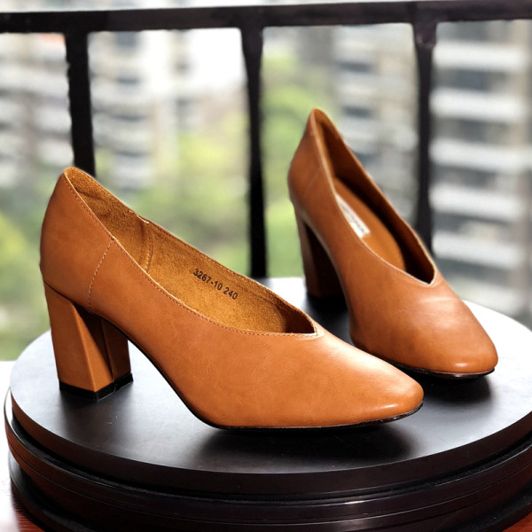 Ženske cipele s debelom petom u retro stilu