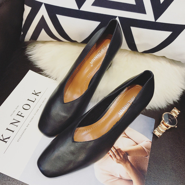 Ženske cipele s debelom petom u retro stilu