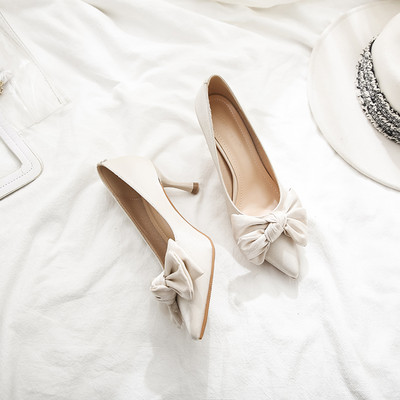 Ženske cipele na traku i špic model od eko brušene kože