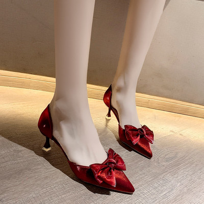 Moderne ženske cipele s trakom s petom 5 cm