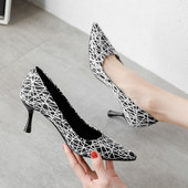 Moderne ženske cipele na visoku petu - model na špic