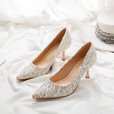 Moderne ženske cipele na visoku petu - model na špic