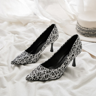 Moderne ženske cipele na visoku petu - model na špic