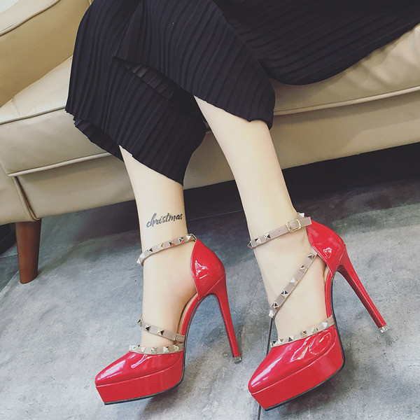 Elegantne ženske cipele s tankom petom od 12 cm i metalnim ukrasima - dva modela