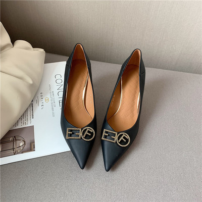 Elegantne ženske cipele sa metalnom kopčom - umjetna koža