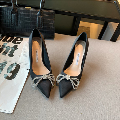 Elegantne ženske cipele s trakom i visokom tankom petom