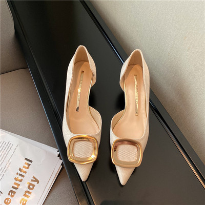 Novi model ženskih cipela sa kopčom i petom visine 5 cm