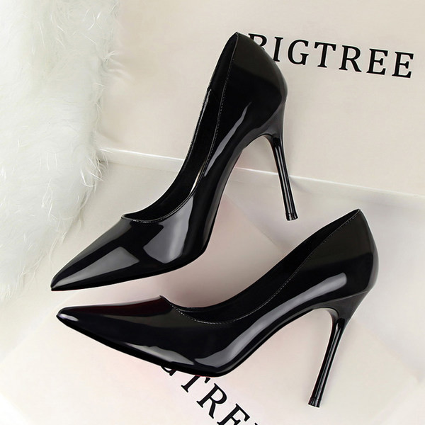 Elegantne ženske cipele s tankom petom od 10 cm