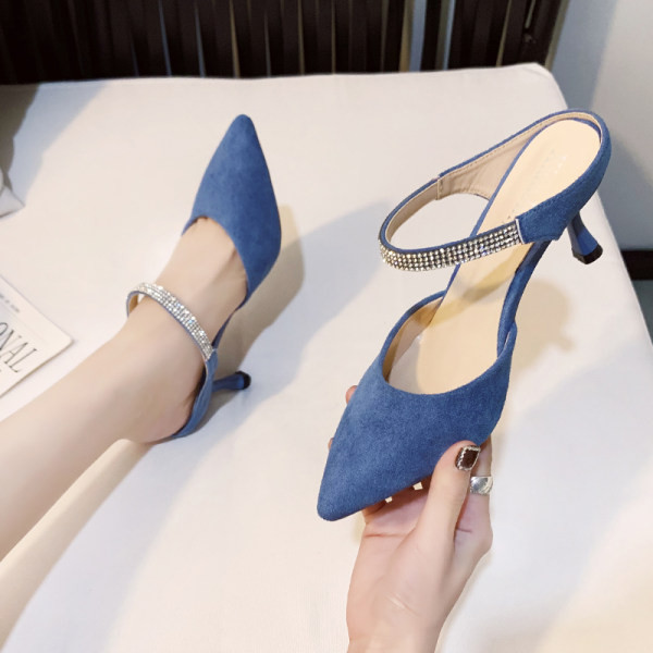 Elegantne ženske cipele sa šiljatim kamenčićima