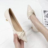 Ženske cipele od eko kože model na špic u bež boji