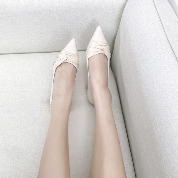 Ženske cipele od eko kože model na špic u bež boji