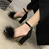 Moodsad udusulgede ja paksu kontsaga naiste sandaalid