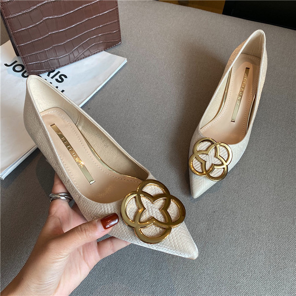 Ženske cipele sa metalnim elementom i petom od 5 cm u više boja