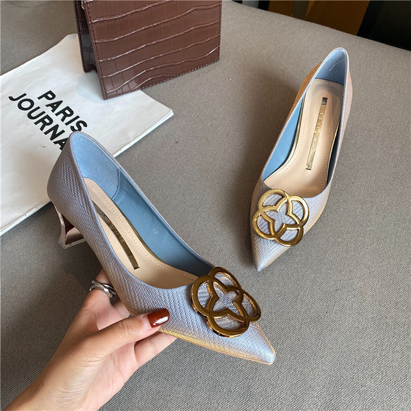 Ženske cipele sa metalnim elementom i petom od 5 cm u više boja